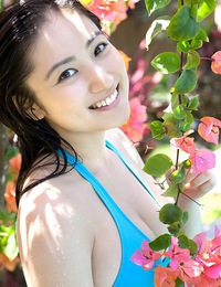 Irie Saaya Asian shows sexy body in blue bath suit in the pool